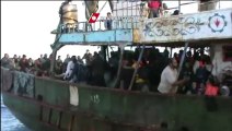 Refugiados sírios e egípcios chegam à Itália