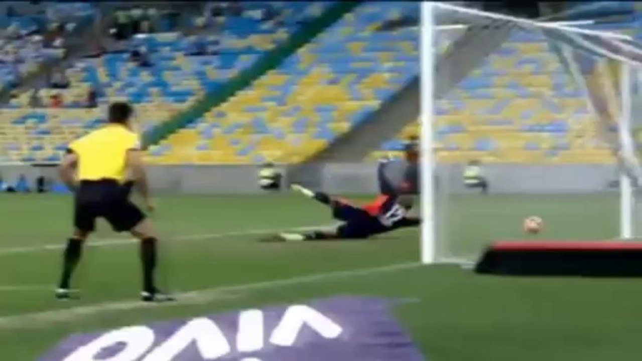 Brasileiro: 17-Jähriger legt sich jubelnd auf die Nase