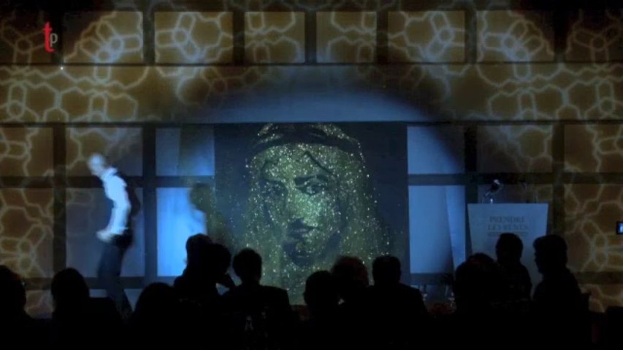 Speed painter with glue and glitters