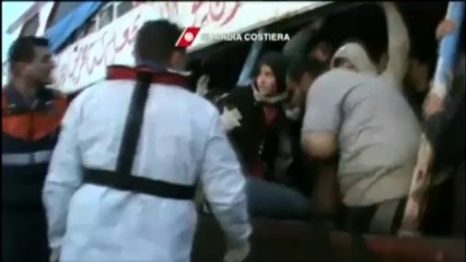 Un bateau de pêche avec plus de 200 migrants secouru en Méditerranée