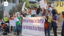 Mexicanos protestam contra a visita do papa Bento XVI.