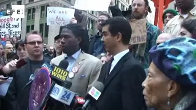 Occupy Wall Street critica violência da polícia de Nova York.