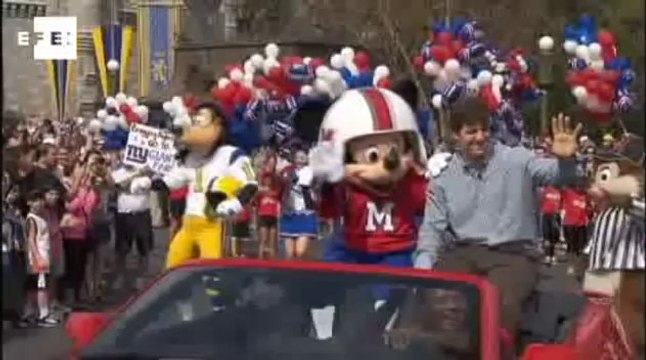 Estrela do NY Giants celebra na Disney World vitória no Super Bowl.
