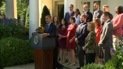 President Obama saves fainting woman at the White House