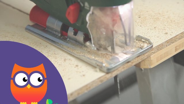 Comment utiliser une scie sauteuse (Ooreka.fr)