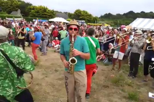 Santec. De bonnes vibrations au Chapiteau des Fanfares
