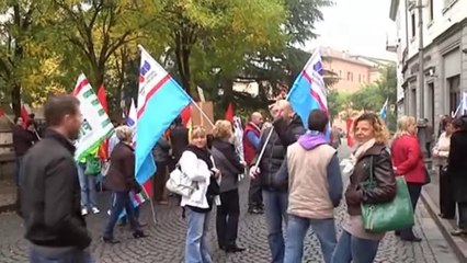 OPERAI E SINDACI IN MARCIA CONTRO LE BANCHE