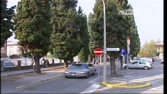 AGGREDITO E PICCHIATO DAL BRANCO