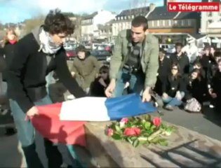 Lannion (22). Les étudiants enterrent leur IUT