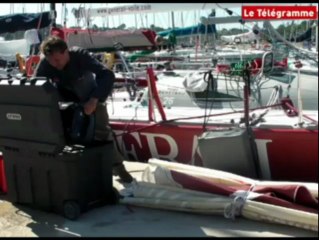 Download Video: Aber Wrac'h. De célèbres navigateurs au départ de la Transmanche