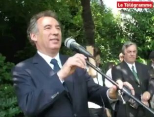 Européennes. François Bayrou en campagne à Brest