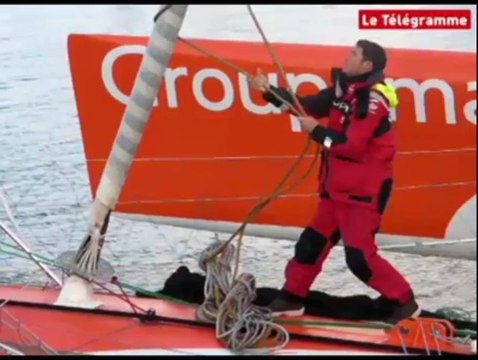 Trophée Jules-Verne. Cammas vient de quitter Brest