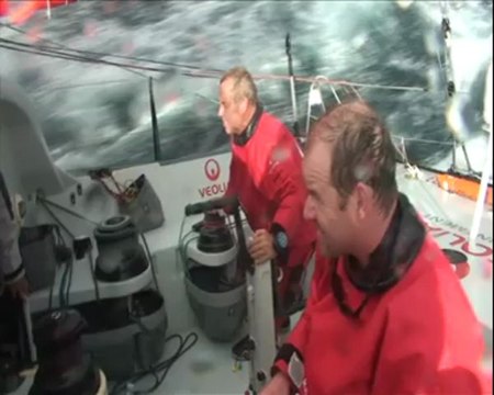 Transat Jacques-Vabre. Le bateau de Sébastien Josse rempli d'eau