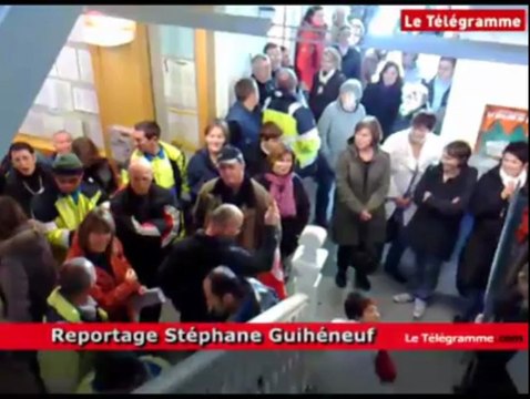 Quimperlé - Manifestation des employés communaux à la mairie