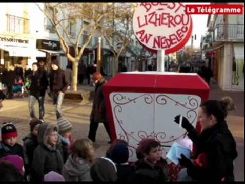 Lorient - Leçons de lettre au Père Noël sous le chapiteau du Magic Mirror
