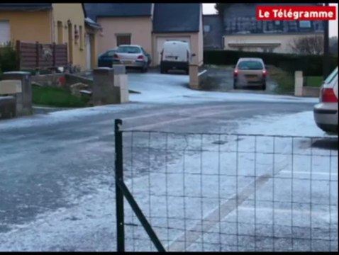 Neige. Premiers flocons sur Le Faou (29)