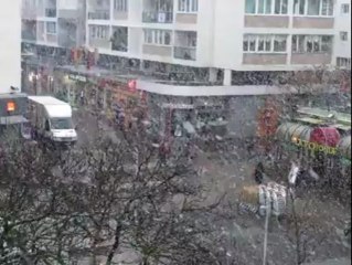 Lorient (56). La neige tombe mais ne colle pas