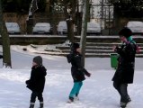 Saint-Brieuc (22). Neige : la place Dewaere transformée en champ de bataille