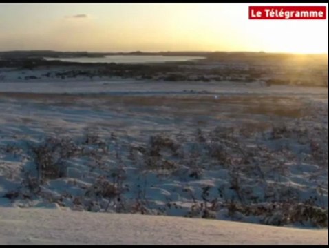 Monts d'Arrée (29). Neige et soleil sur la montagne Saint-Michel