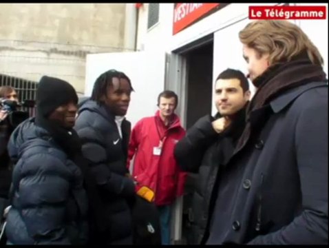 Guingamps-PSG. L'arrivée du bus parisien avec Manu Petit