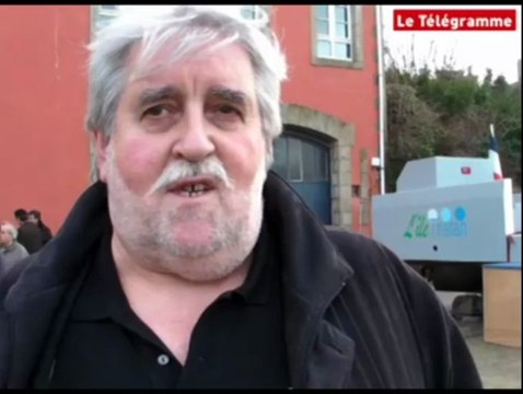 Douarnenez (29). Champagne pour le bateau L'Île Tristan