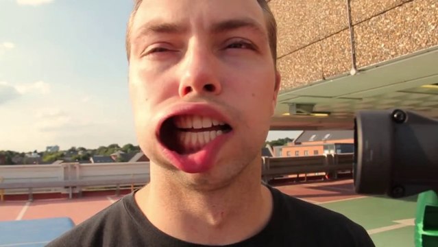 Un tapis rebondissant géant pour des figures de gymnastes!!