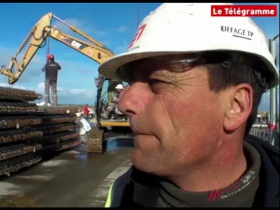 Groix (56). Les travaux n'empêchent pas les bateaux...