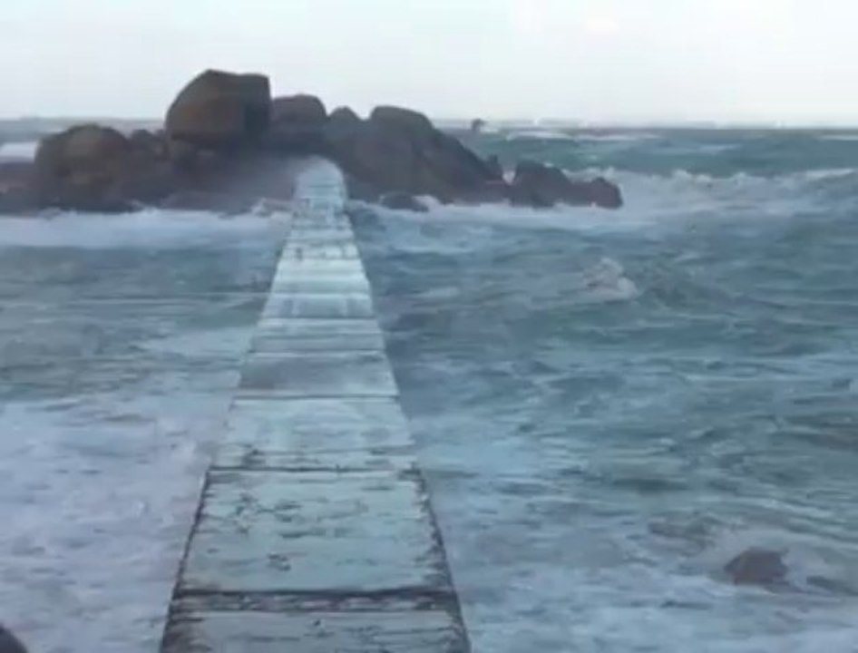 Plouescat (29). Tempête à Pors Guen