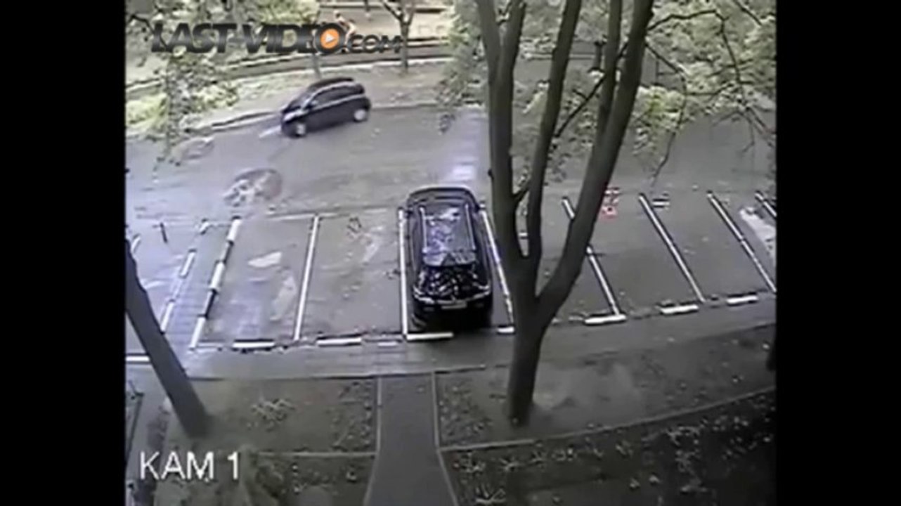 La plus ridicule tentative pour se garer dans un parking