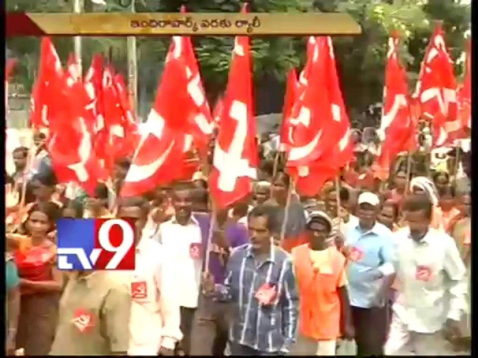 Municipal employees protest for hike in minimum wages