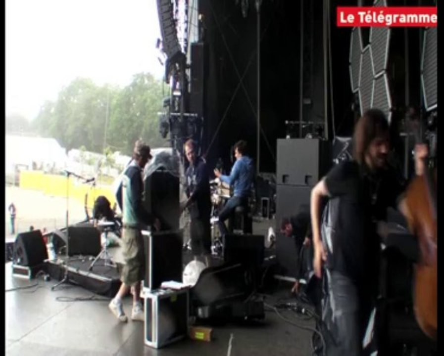 Vieilles Charrues. Les derniers préparatifs sur la scène Glenmor