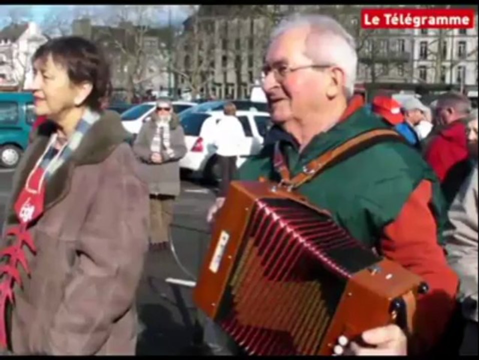 Quimper (29). Une soixantaine de retraités manifestent