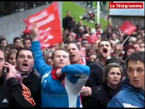Brest (29. Les supporters emplissent la Place de la Liberté