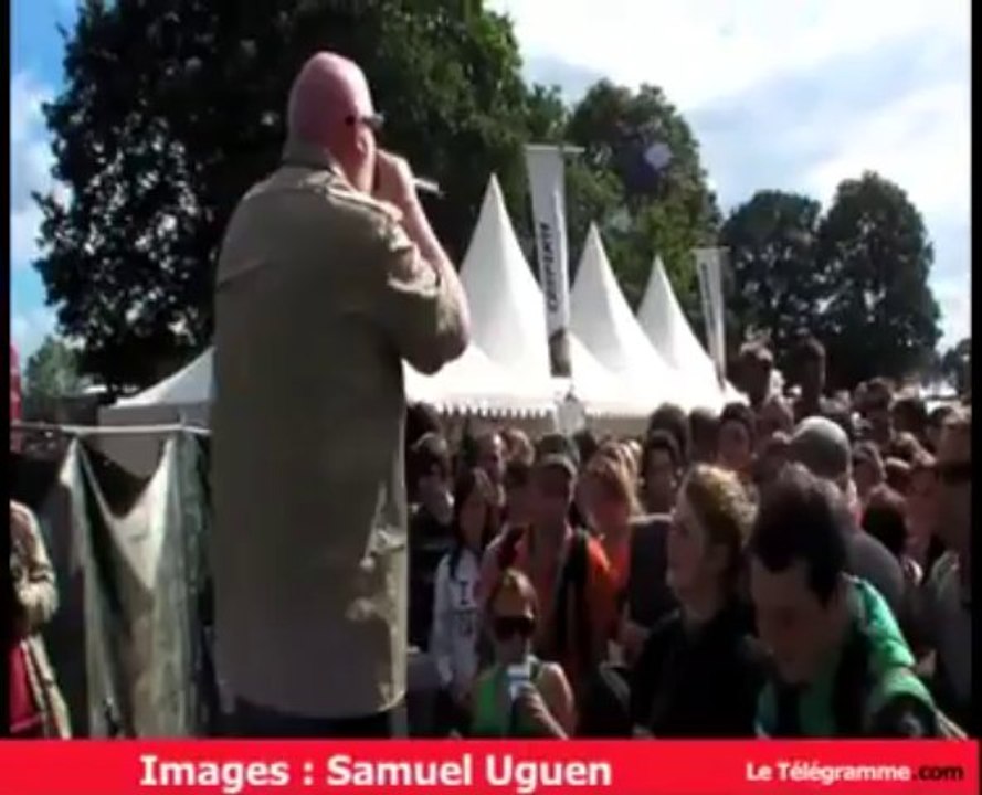 Vieilles Charrues. Vendredi. Brother Ali sur la scène Beach Box