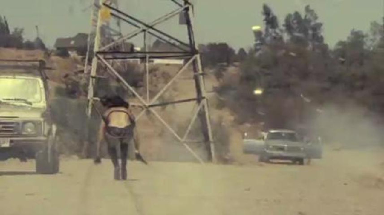 Bring me the Head of the Machine Gun Woman - Trailer (Deutsch)