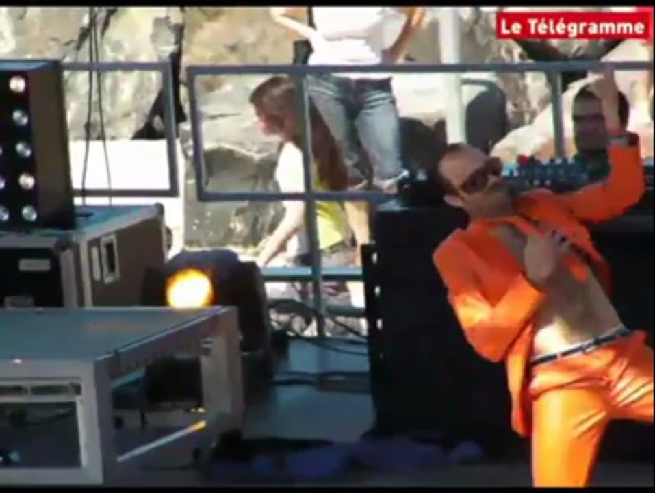 Air Guitar. Il faisait très show à Plérin...