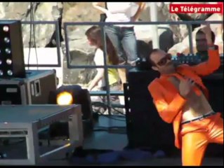 Air Guitar. Il faisait très show à Plérin...