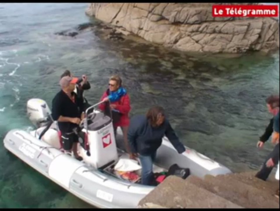 Loguivy-de-la-Mer (22). Le Phare de la Croix ouvert aux kayakistes