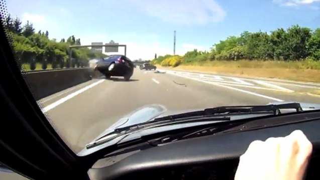 Accident et évitement en Porsche 993
