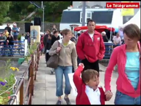 Douarnenez (29). Temps-Fête : les bateaux entrent dans le port