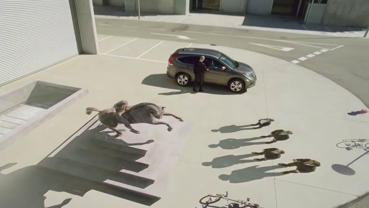 Pub pour la voiture HONDA CR-V enorme... en mode trompe l'oeil!