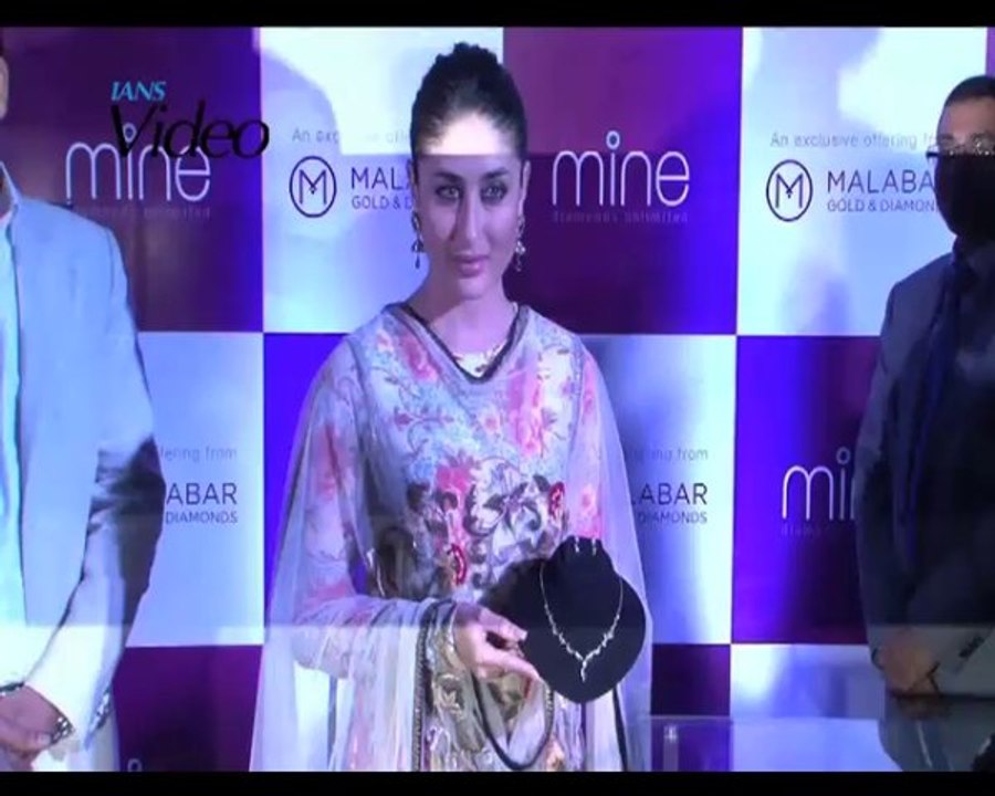 Kareena unveils an online store for gold