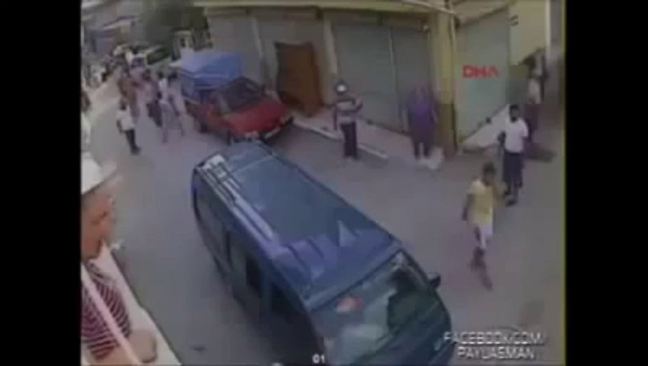 Kavgaya Karışmak için 2  Kattan Atlayan Adam UÇAN ADAM