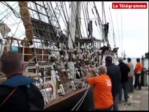 Douarnenez (29). Le Belem est entré au port !