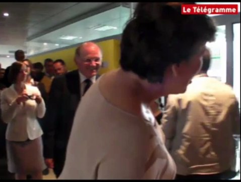 Vannes (56). Roselyne Bachelot fait le tour de l'hôpital
