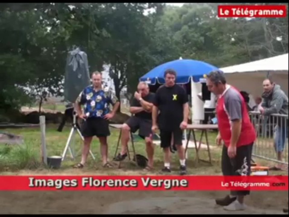 Pont-Aven (29). Un championnat de lancer de sabot !