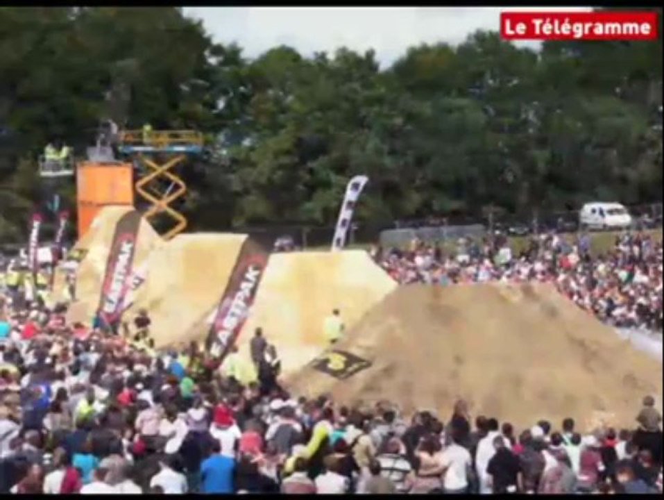 Finist'Air Show. Les BMX s'éclatent au-dessus des bosses
