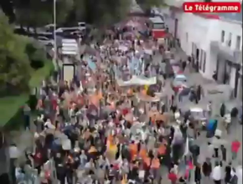 Lorient (56). Tout le défilé en 20 secondes...