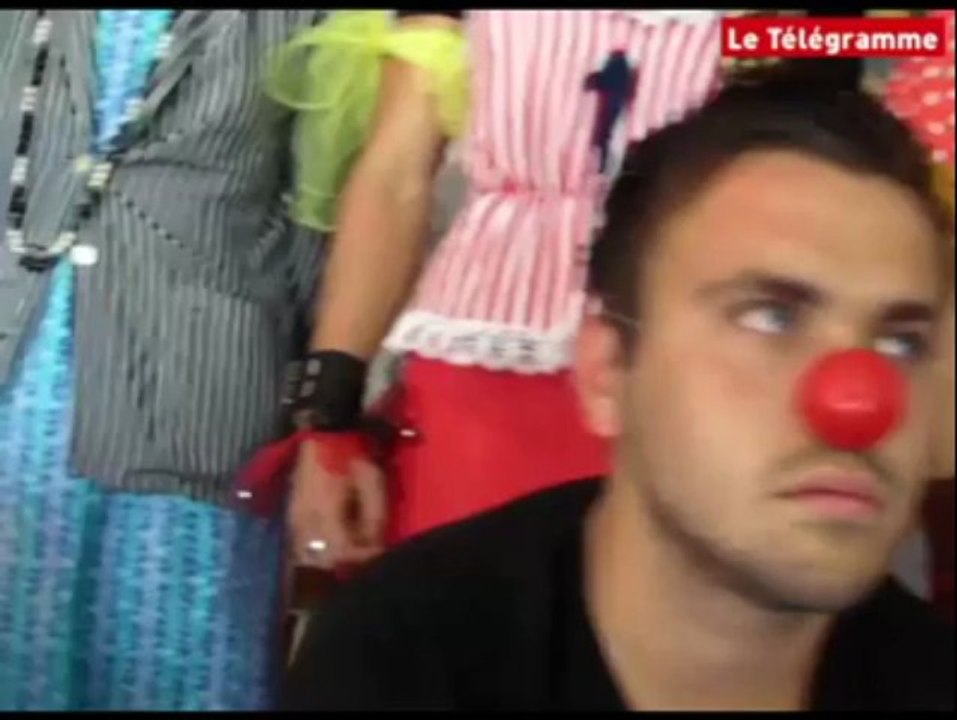 Lanester (56). Quand les lycéens font les clowns