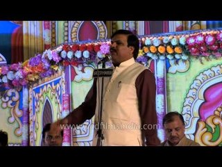 Indian poet Gajendra Solanki performs at Ramlila organised by Lav Kush committee
